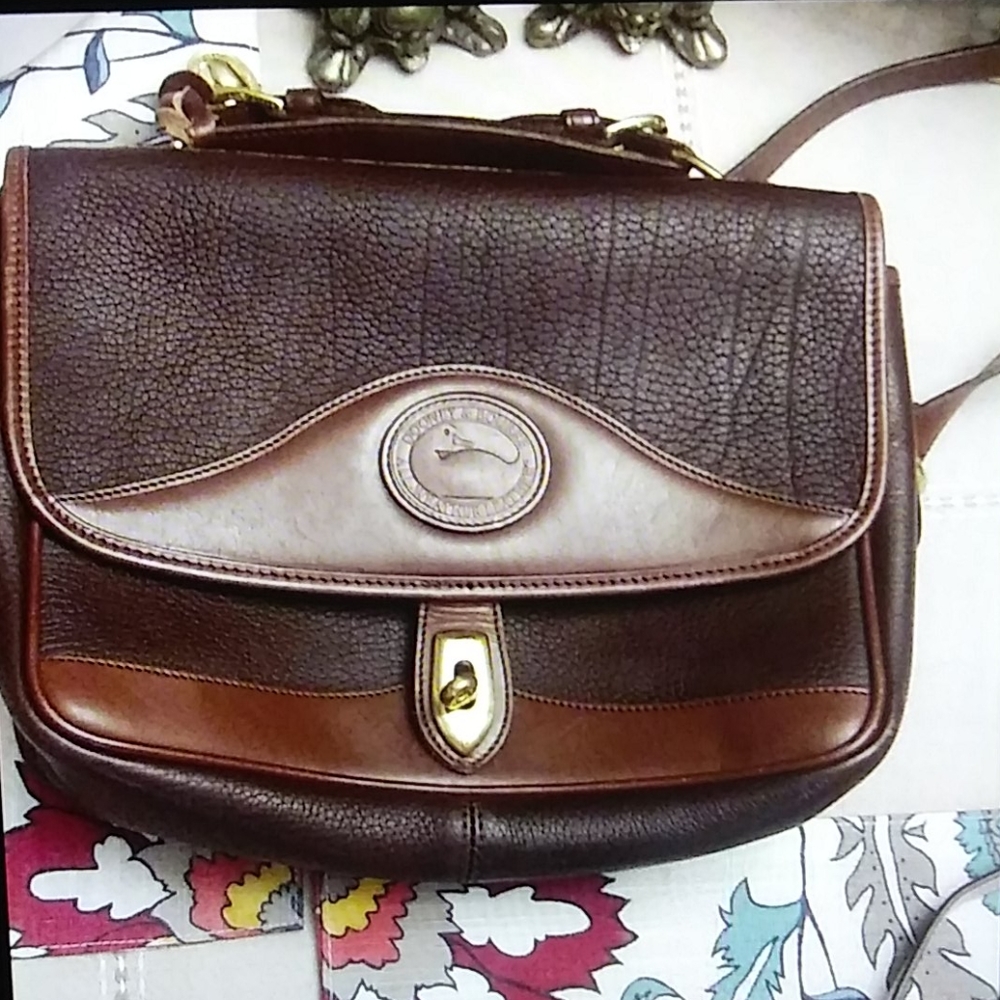 Dooney and Bourke shoulder bag AWL❤